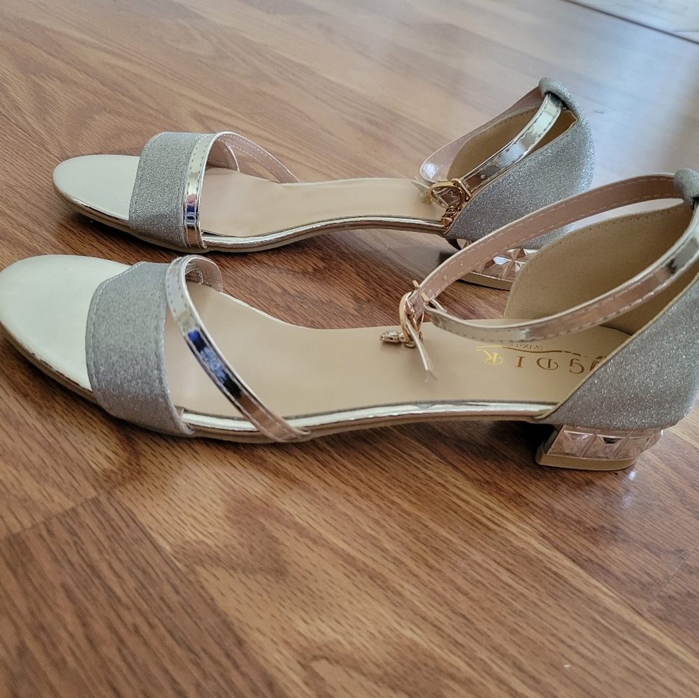 Dressy silver low heeled shoes size 10